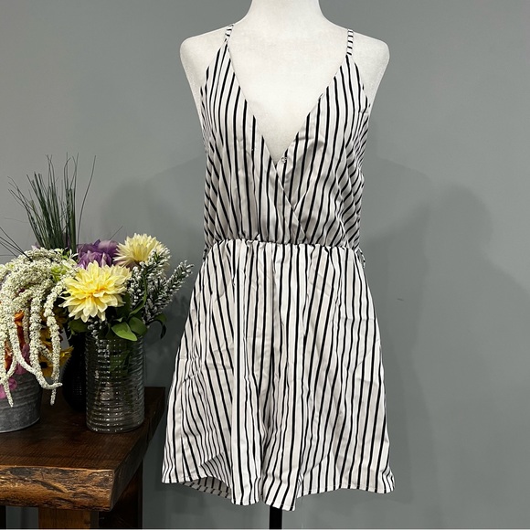 Zaful Stripped Romper - Picture 2 of 16